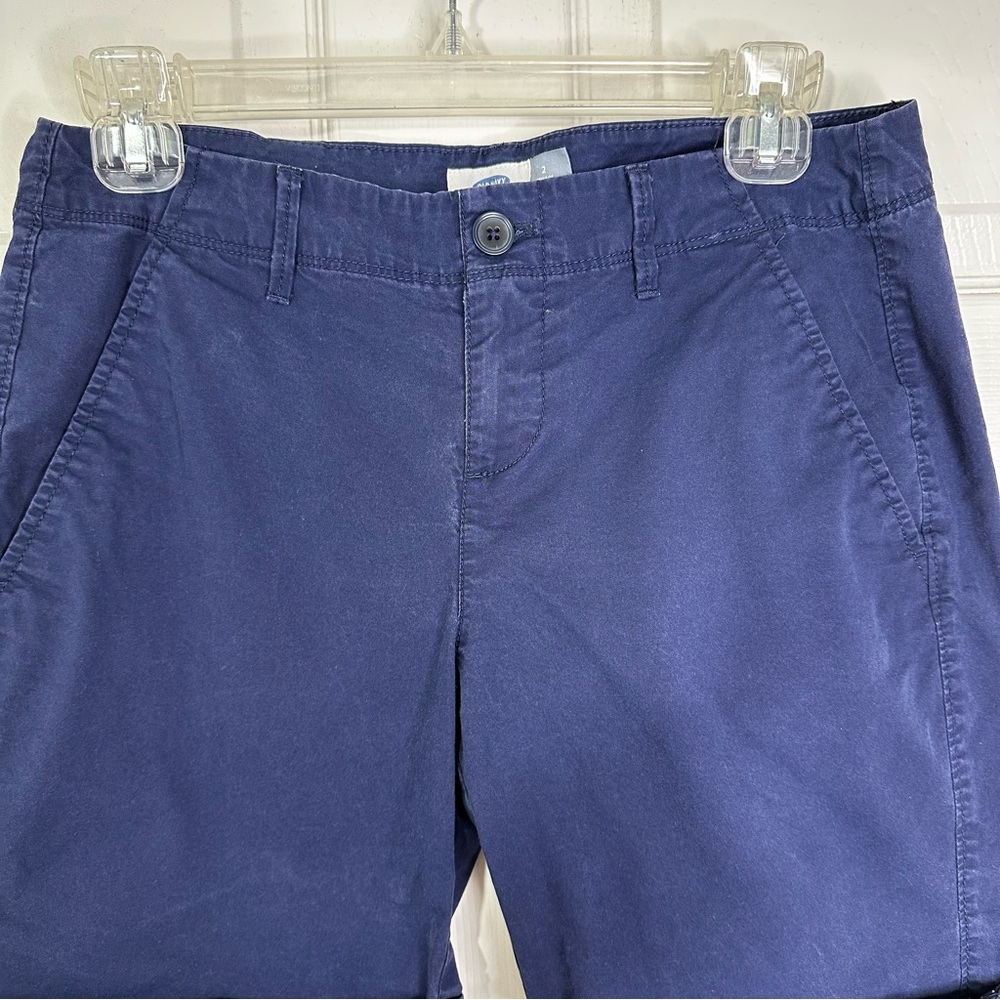Old Navy Cuffed Bermuda Shorts 7” in Navy Women’s Sz 2 - Picture 3 of 9